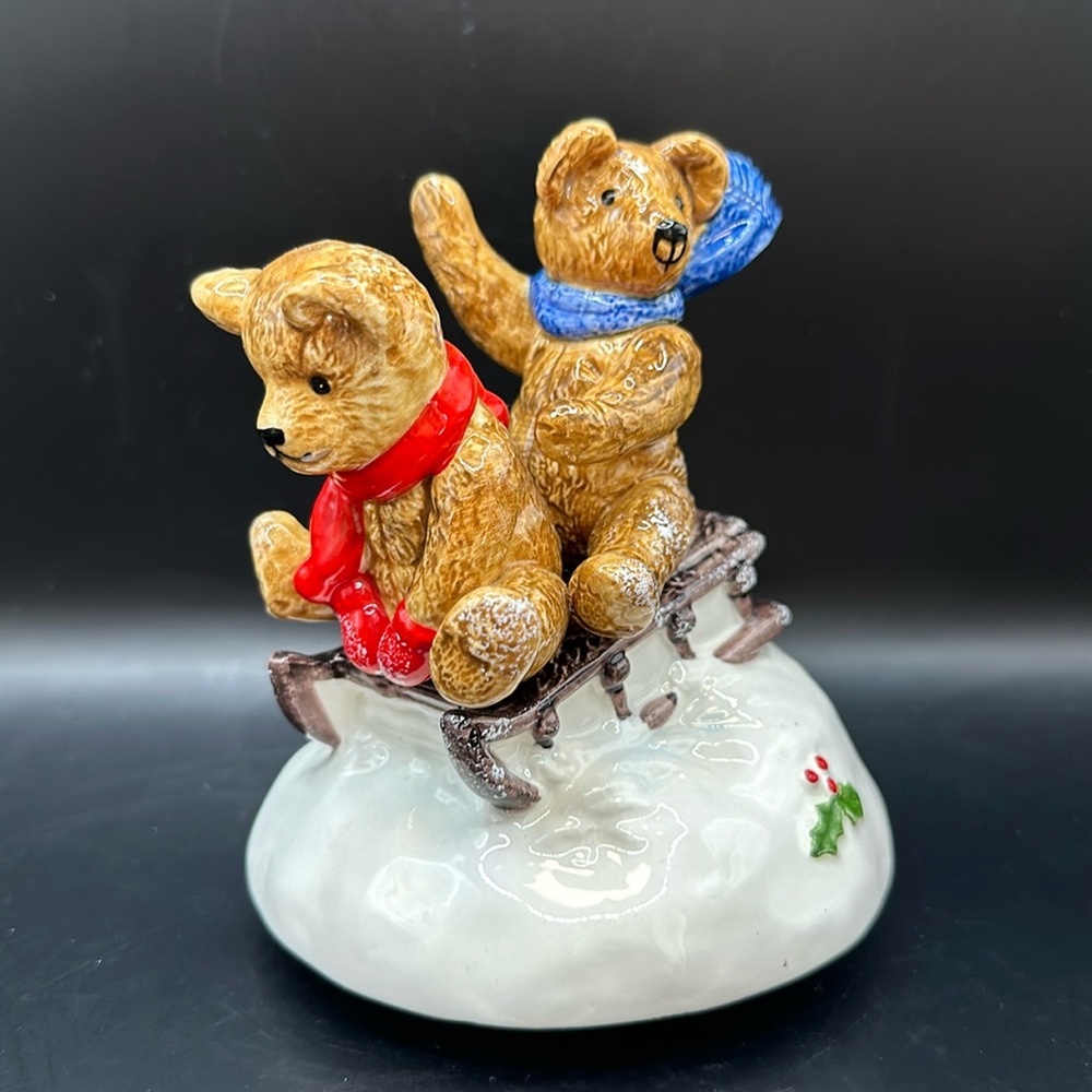 Bialosky 100% Loyal And True 1984 Music Box Winter Bears Sledding Hummelwerk